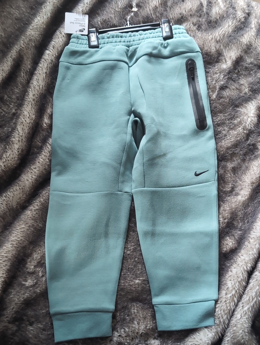 Nike Tech - Picture 4 of 5